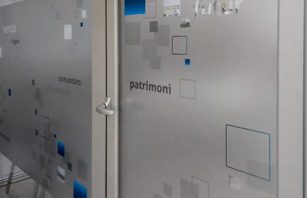 rotulacion-para-interior-de-oficinas-barcelona-1371x883