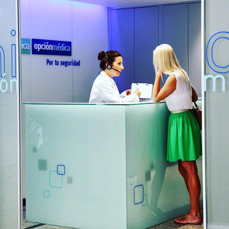 Diseño gráfico interiorismo clínica médica